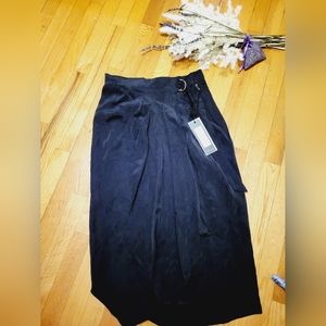 🇨🇦 NWT Cokluch skirt